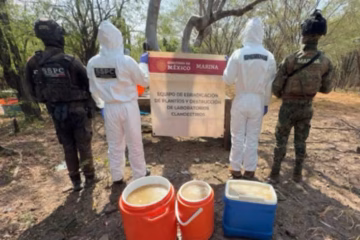 Inhabilitan laboratorio y aseguran químicos para producir metanfetamina en Culiacán