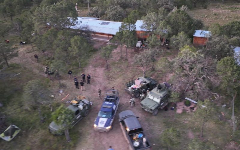 Localizan tres explosivos improvisados y maquinaria durante cateo en Balleza