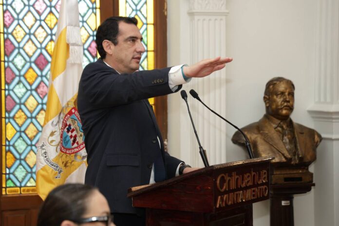 René Chavira asume la alcaldía de Chihuahua tras licencia de Marco Bonilla