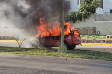Padre e hijo salen ilesos de incendio que destruyó su camioneta en Valle Escondido