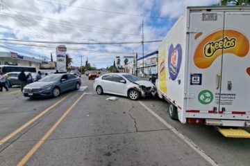 Carambola de cuatro vehículos deja daños materiales en la avenida Zarco