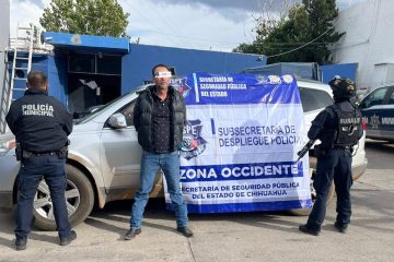 Detienen a conductor armado con presunta droga en Cuauhtémoc