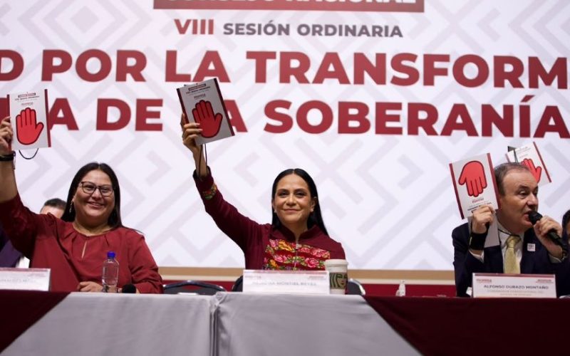 Morena toma protesta a 17 coordinadores rumbo a gubernaturas; Durazo advierte contra inflar su imagen