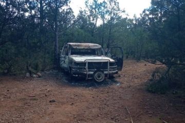 Localizan cuerpo calcinado y una pickup quemada en brecha de Madera